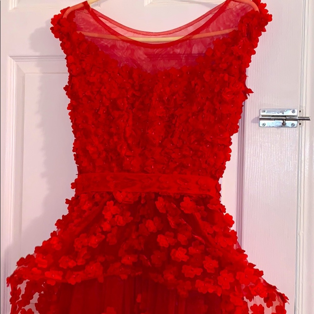 Beautiful dresses witha train.Train can be removed